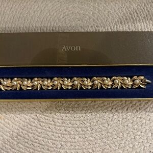Vintage Avon Faux Pearl Gold Leaf Bracelet 1970s - Gold tone